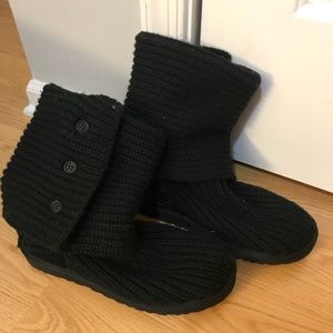 Black knit UGG
